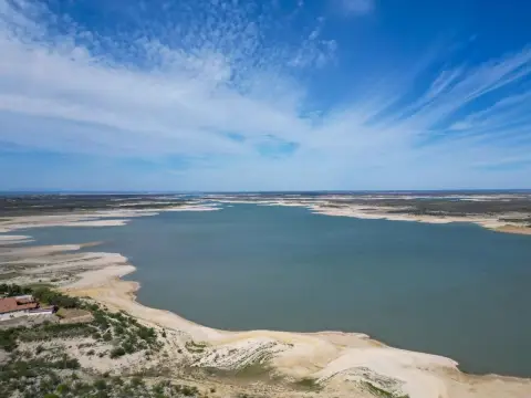 Del Rio Acreage with Lake View