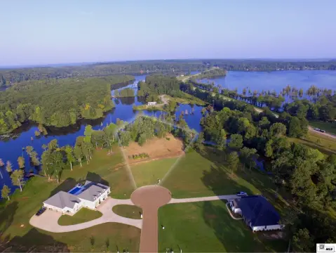 Lakefront Lot on Cul-de-Sac