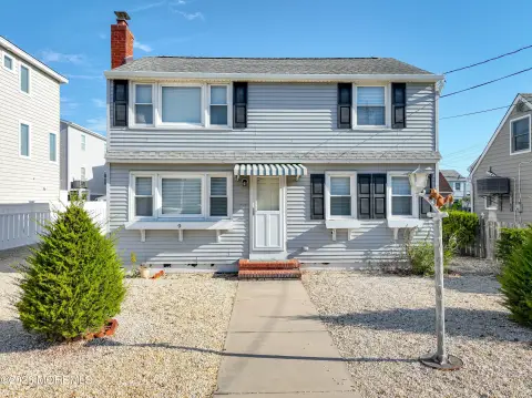 Duplex with Private Deck
