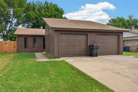 Well-Maintained Duplex with Central HVAC