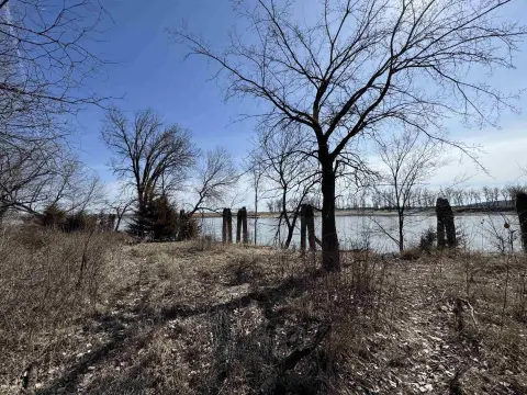 Riverfront Lot in Wynstone Community