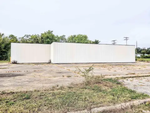 Heated Warehouse with Overhead Doors