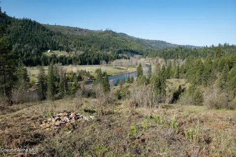 Hunting Land With River Views