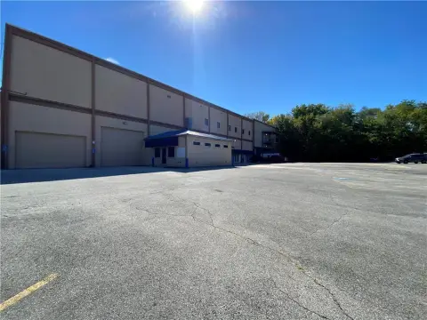Office Unit with Garage and Roller Door