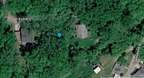 Spacious Buildable Land Near Lake