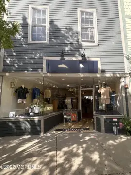 Retail Space with Dual Entrances