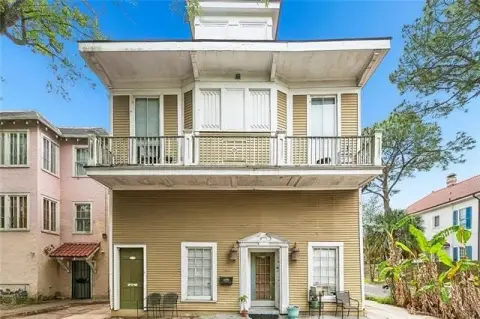 Historic Duplex with Balconies