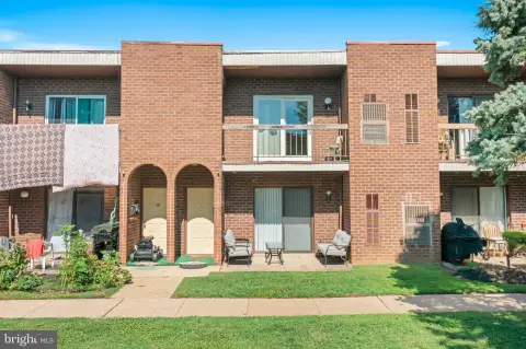 Two-Unit Duplex with Private Outdoor Spaces