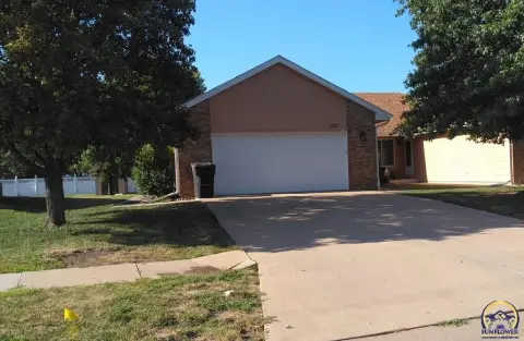 3BR Ranch Half Duplex with Sunroom