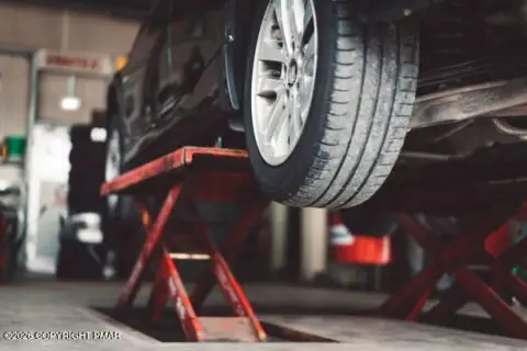 Turnkey Auto Mechanic Shop with Garage