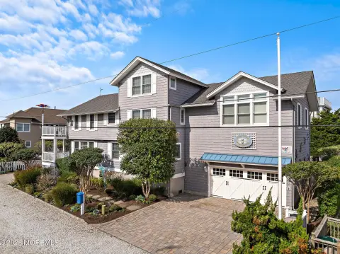 Two-Unit Duplex with Rooftop Deck