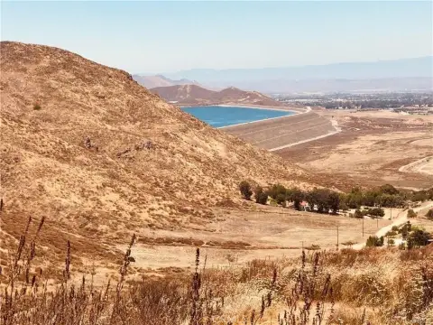 Mountain-View Agricultural Land