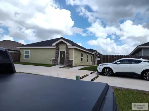 Leased Duplex Residential Income