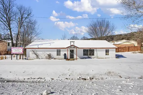 Versatile Commercial Building on Highway 7