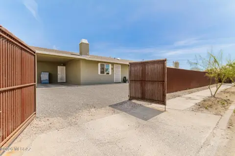 4-Bedroom Duplex with Separate Metering