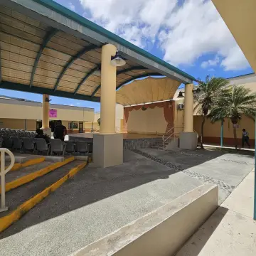 Retail Space in Sunny Isle