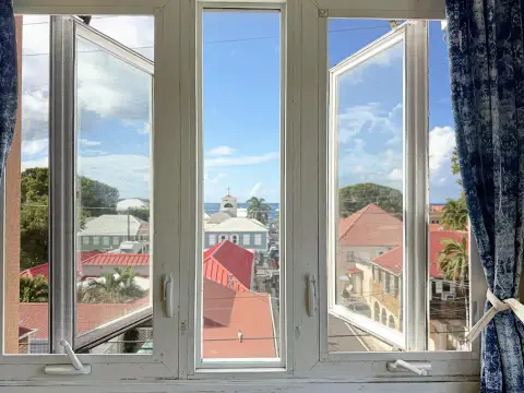 Splitable 3rd-Floor Live-Work Condos