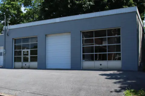 Autobody Repair Garage With Spray Booth