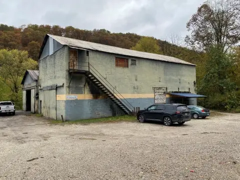 Industrial Property on 1.64 Acres