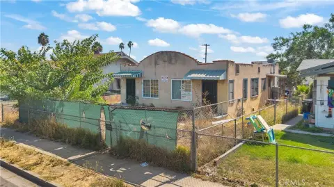 Vacant Triplex on Oversized Lot