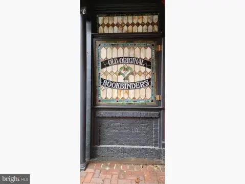 Iconic Philadelphia Bar/Restaurant For Sale