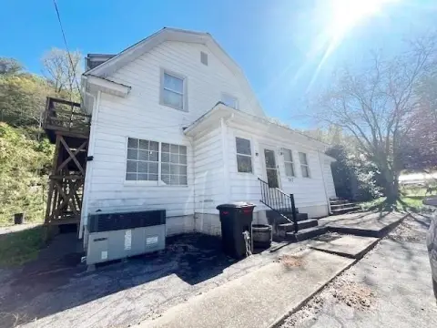 Income-Generating Duplex in South Williamson