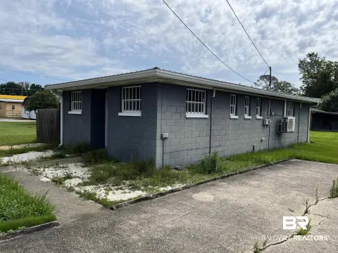 Retail Building with Acreage
