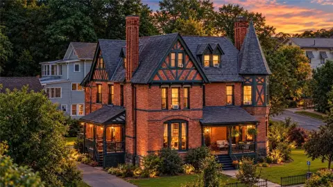 Bed and Breakfast with Carriage House