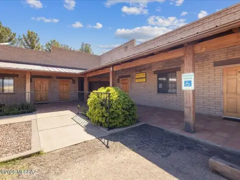8-Unit Office Building