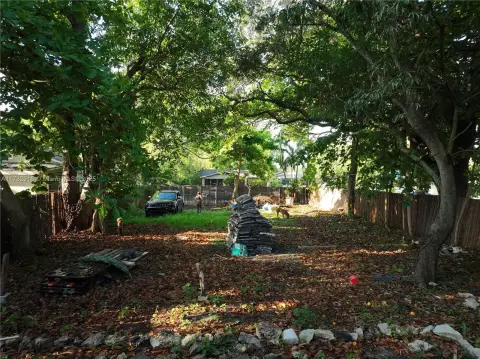 Residential Land in Miami, FL