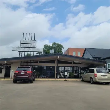 Retail Space on Ennis Avenue