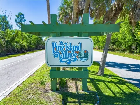 Oversized Lot in Pine Island