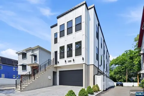 Three-Level Duplex with Roof Access