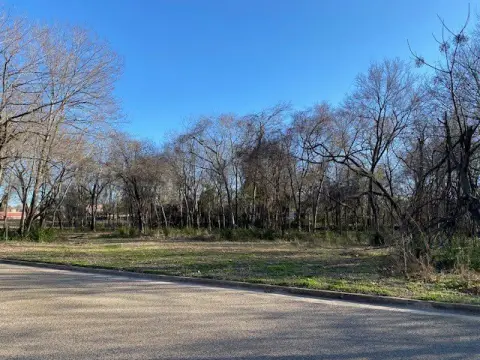 Commercial Land with Public Utilities