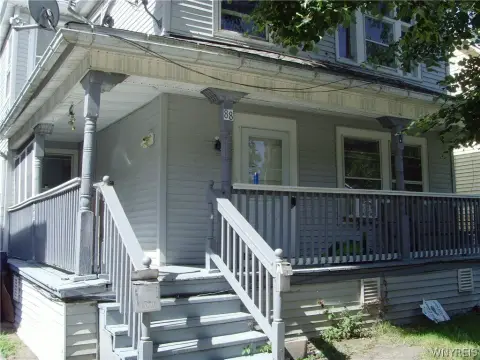 Well-Kept Six-Bedroom Duplex