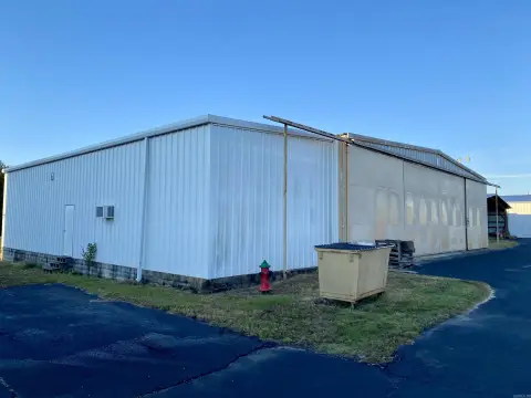 Clarksville Airport Hangar with Loft