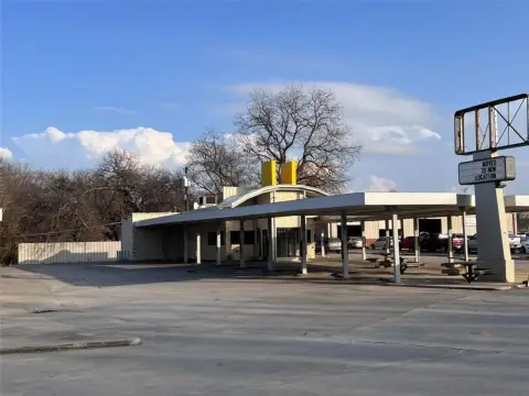 Commercial Land in High-Traffic Area