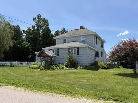 Farmhouse with Income Garage Apartment