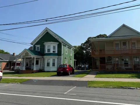 Renovated Live-Work Commercial Building