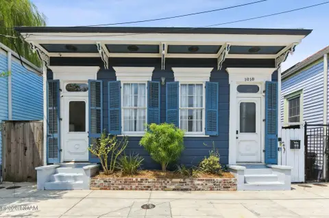 Cottage Duplex with Guest Suite