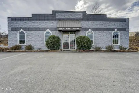 Versatile Commercial Property Near I-26