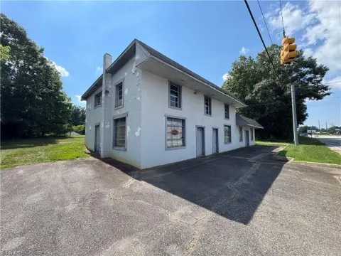 Retail and Office Building with Workshop