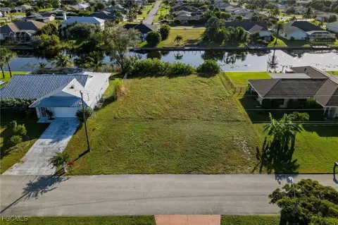 Waterfront Lot in Cape Coral