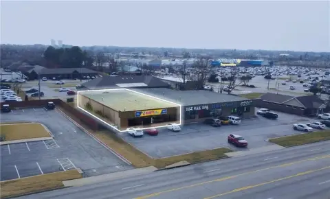 Prime Retail Space in Rogers