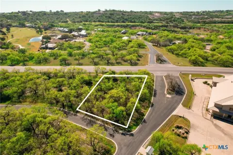 Spacious Lot in Horseshoe Bay