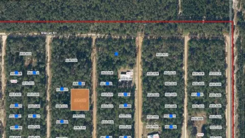 Residential Land in Interlachen Lakes