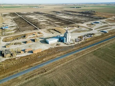 Commercial Cattle Yard with Support Facilities