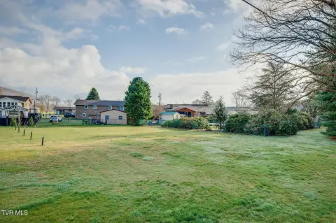 Elizabethton Land in Lynn Valley