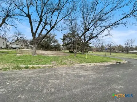Vacant Corner Lot in Temple