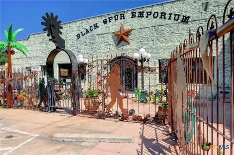 Prime Commercial Space in Johnson